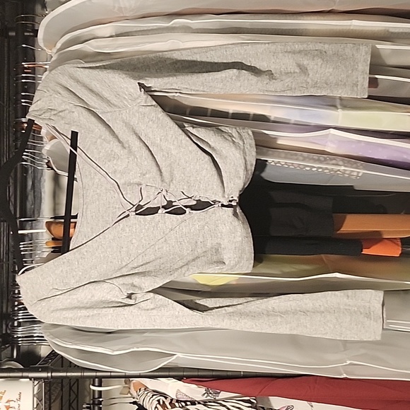 Gray long sleeve open back crop top - Picture 2 of 2
